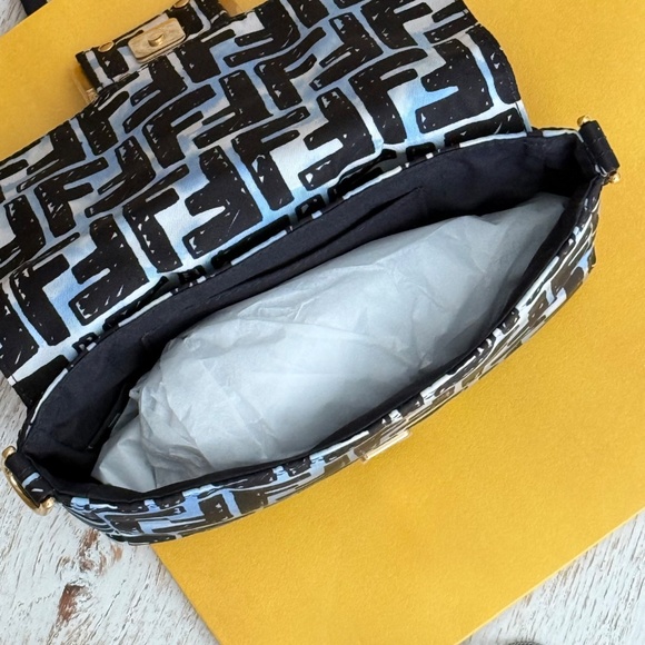 Fendi Joshua Vides Convertible Baguette 8BR784 - Picture 13 of 16